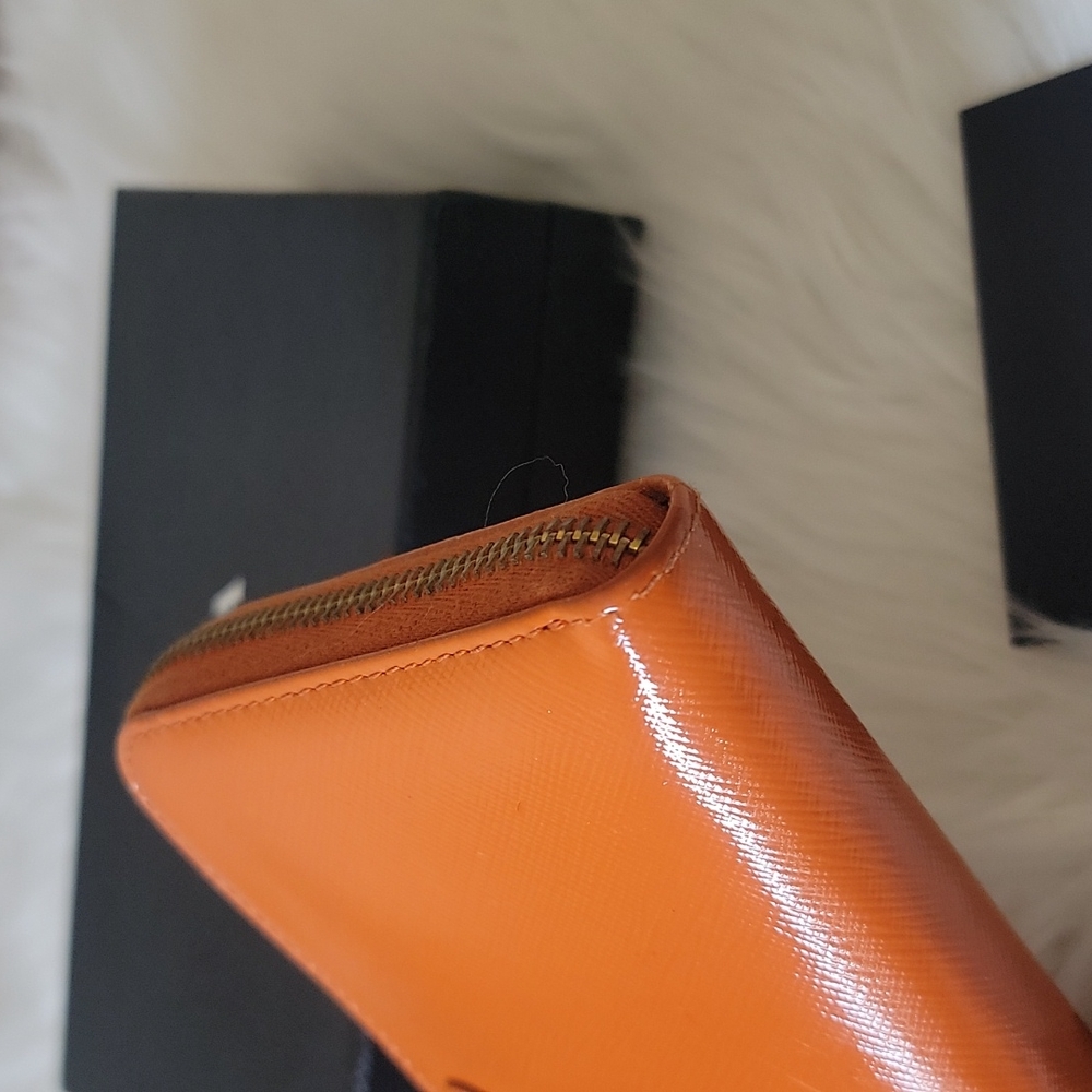 PRADA - Picture 7 of 17